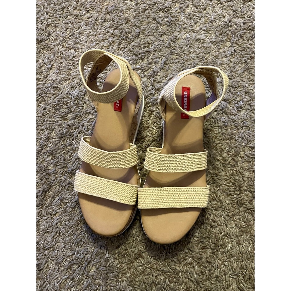 Women's Union Bay Low Platform Sandals Size 7.5 Very‎ Good Condition!
